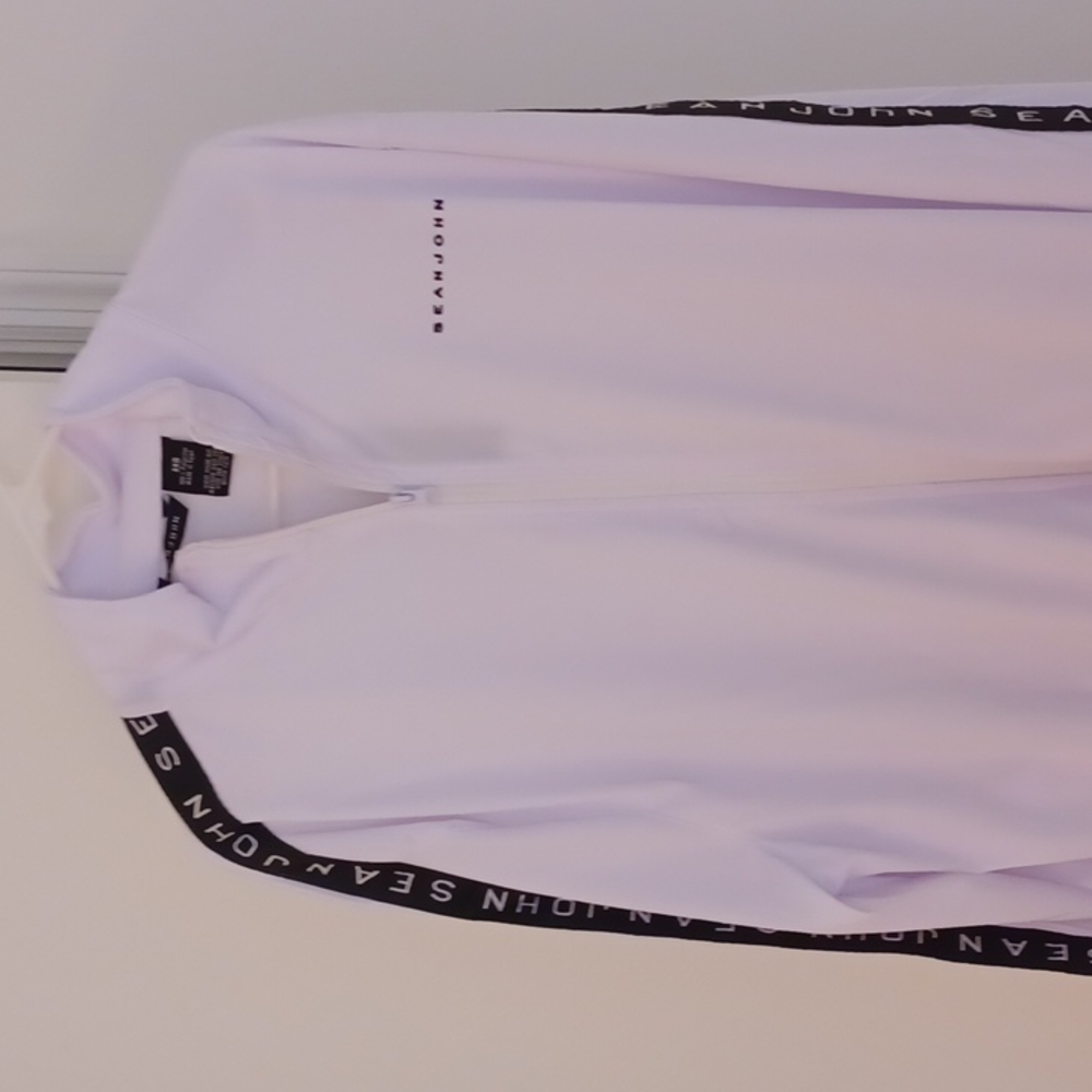 Warm up sports Jacket, Sean John and the  size is 2 XL,  color white. Very sport